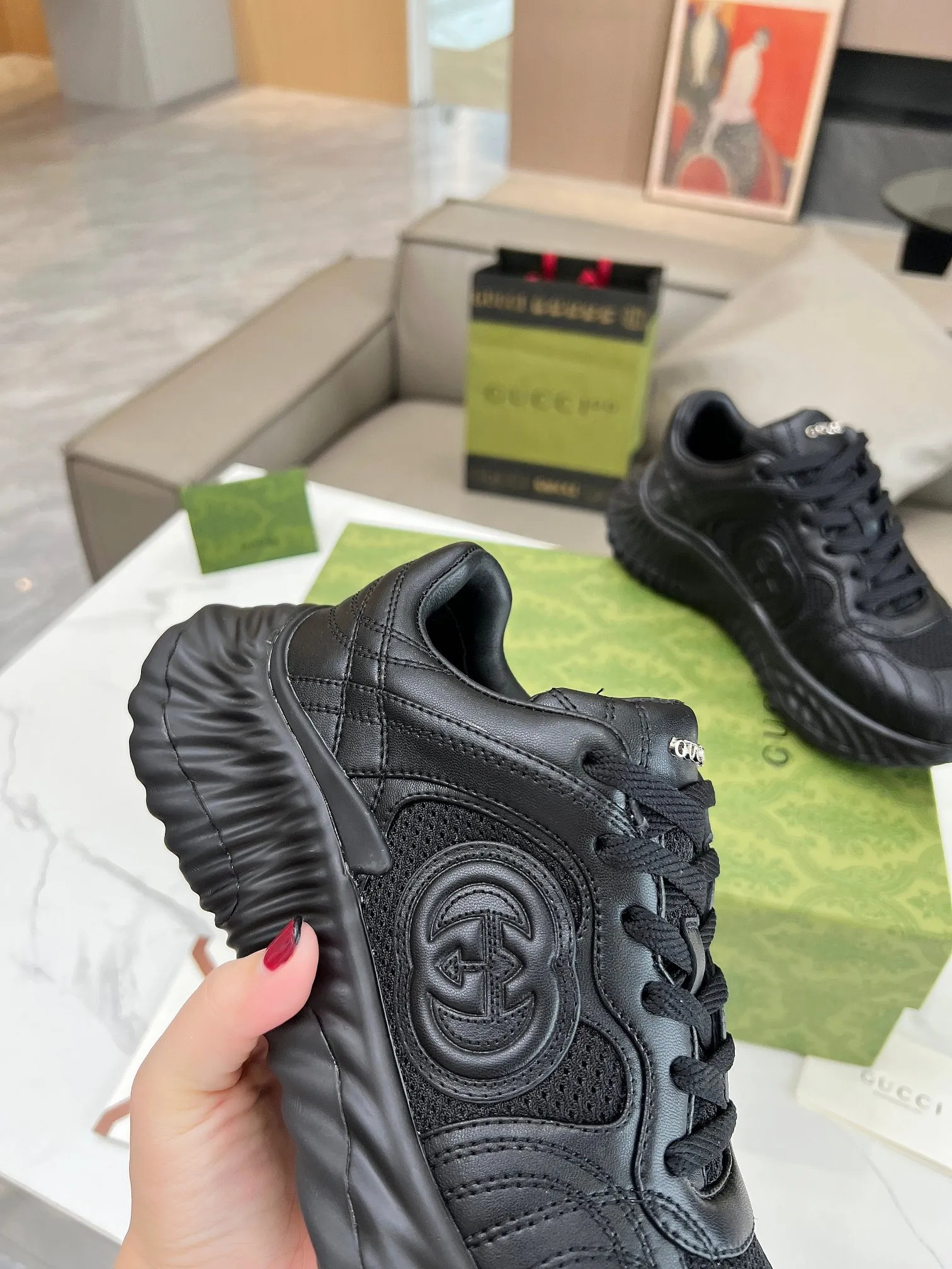 Men's men's shoes 💰780 Top version 🔝Original purchase and development [Love] This new sneaker adopts a thick-soled design, with stitched sheepskin upper and breathable mesh. Show full sense of technology. The 3D effect interlocking double G leather patch and Gucci letter metal accessories, two brand logo details, inject a dazzling texture into the overall design. The details are more substantial! ...